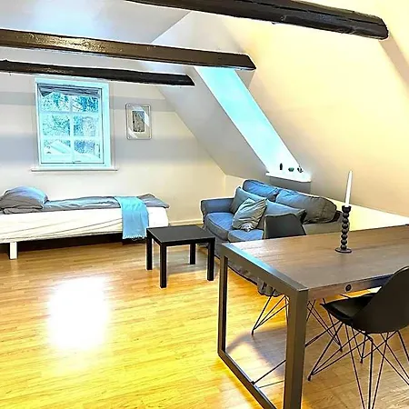 Cozy One Bedroom Near The Sea 아파트